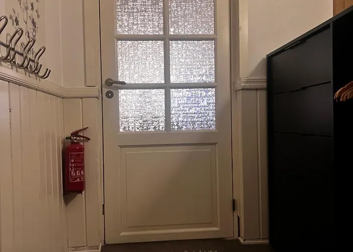 Hoda Apartment - Cozy Central Apartment With Free Parking